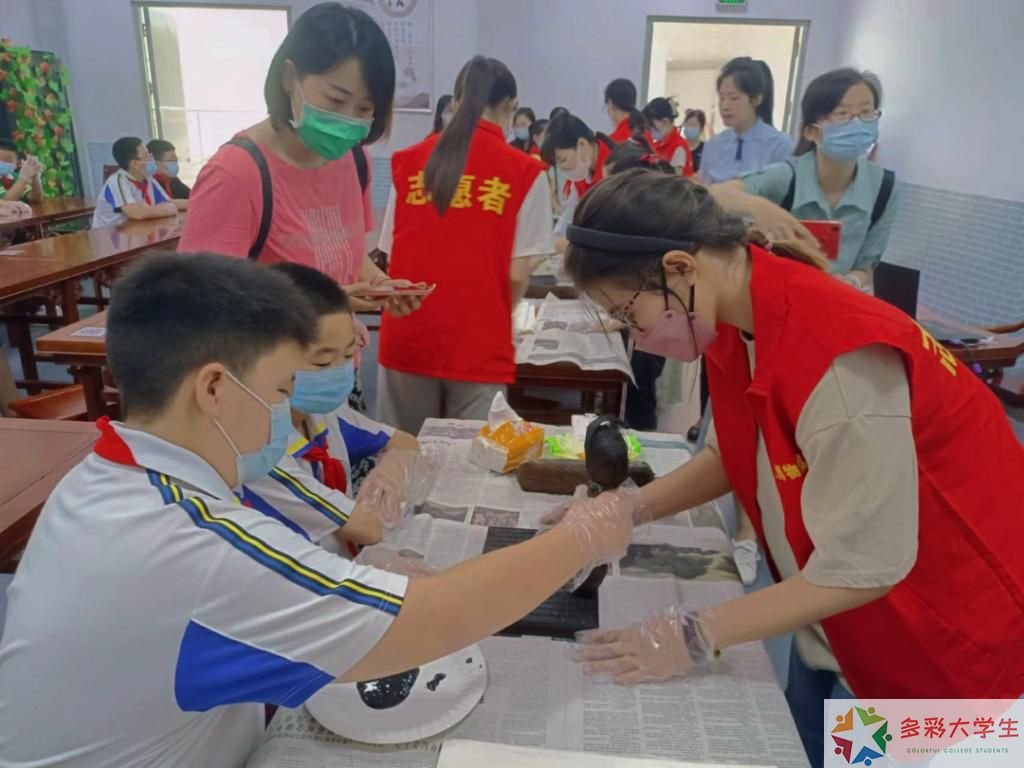 青春暖夕阳 服务润民心——长民政院学子暑期社区志愿服务实践纪实