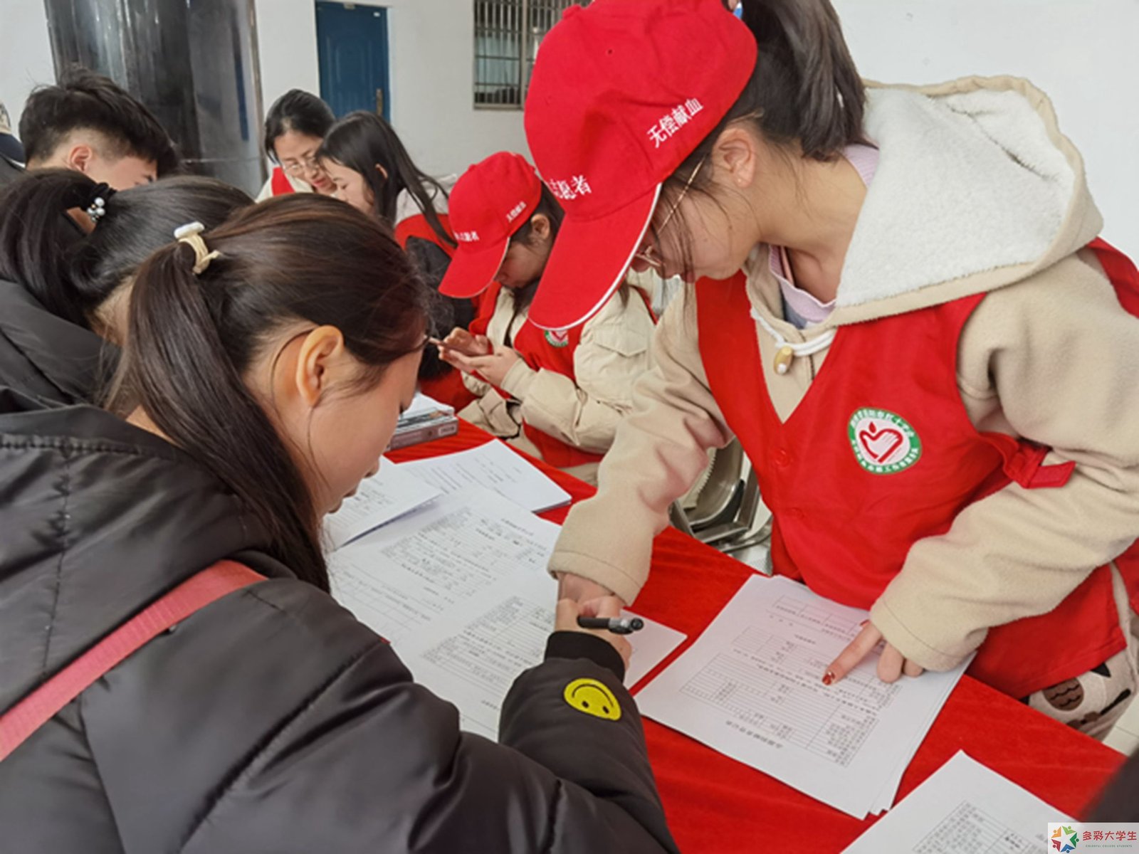 【最美理工·影像】雷锋在身边：大学生志愿者传递温暖与爱-湖南理工学院新闻网